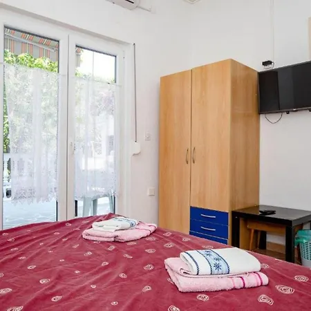 Meta ,excellent Location Close To Rab *