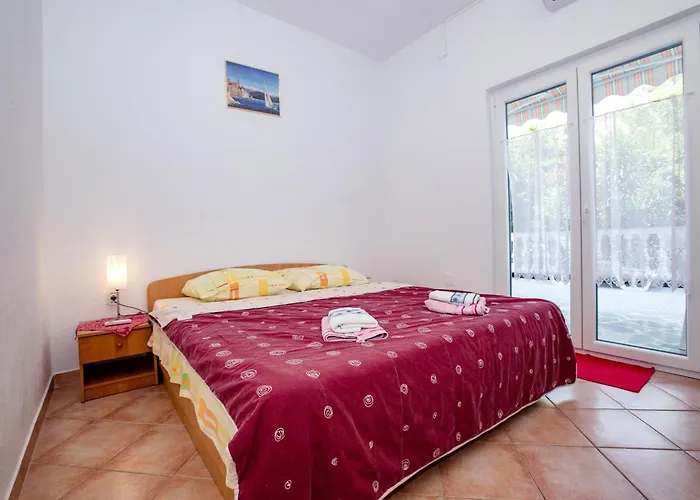 Meta ,excellent Location Close To Rab Rab Town