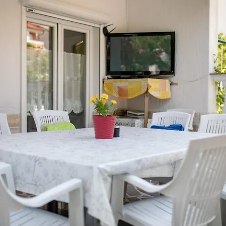 Daisy Mit Pool,garten ,grill ,excellent Location Close To Rab * Rab Town