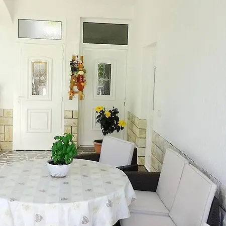 Apartment Daisy Mit Pool,garten ,grill ,excellent Location Close To Rab *