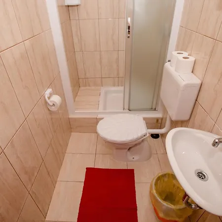 Daisy Mit Pool,garten ,grill ,excellent Location Close To Rab