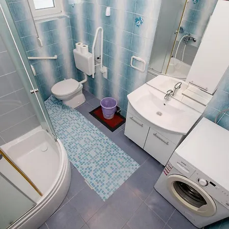 Meta ,excellent Location Close To Rab 아파트 *