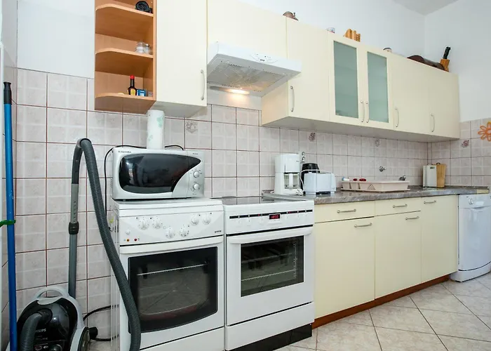 Meta ,excellent Location Close To Rab *