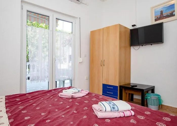 Meta ,excellent Location Close To Rab *